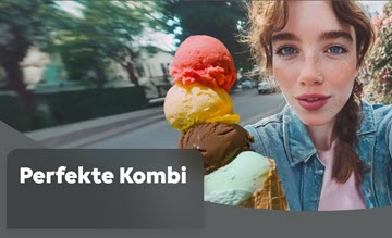 Dekoratives Bild. Eine junge Frau mit 4 bunten Kugeln Eis in der Hand. Im Hintergrund eine Straße.